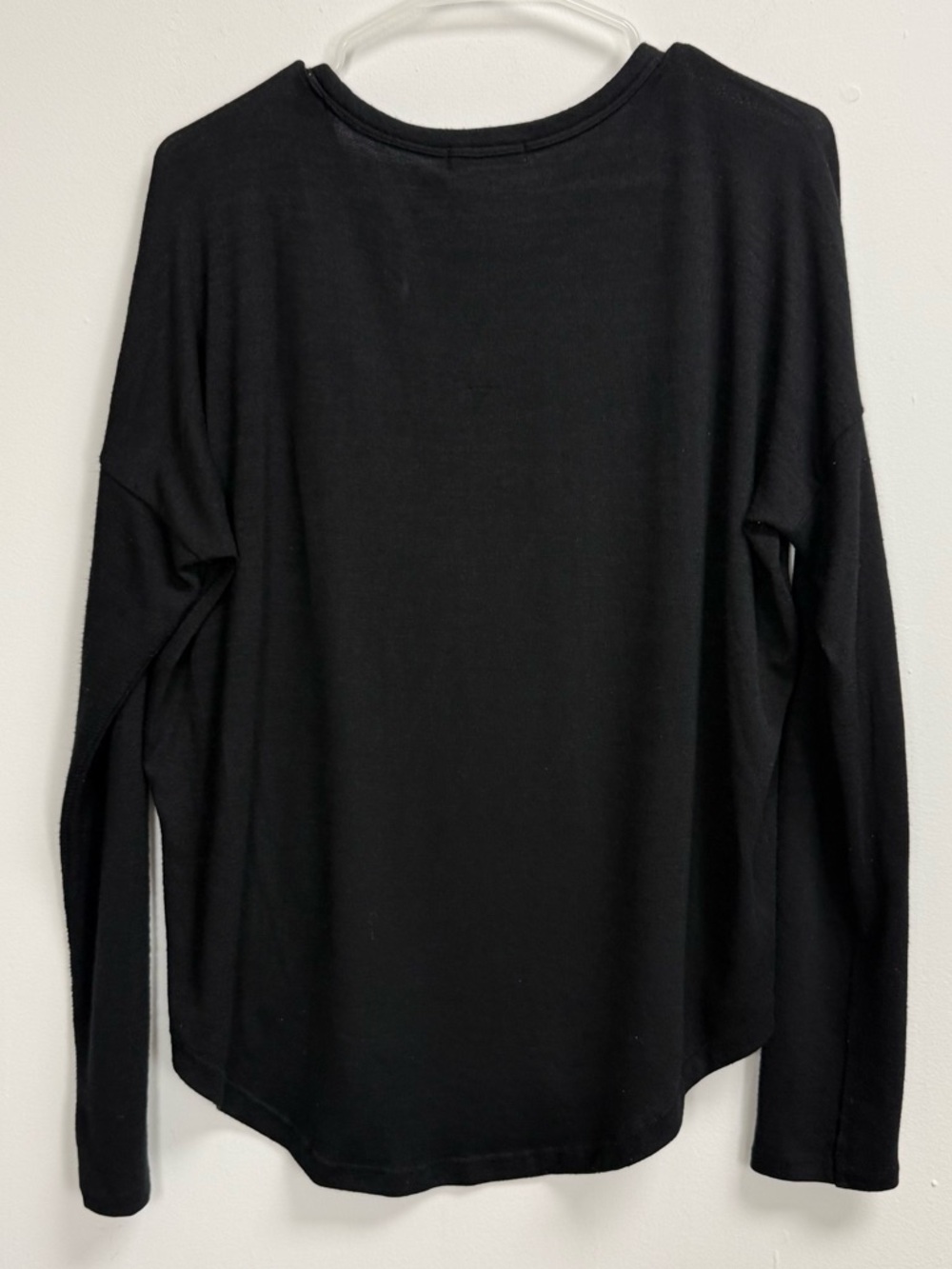 Rag & Bone Relaxed Long Sleeve Knit Top Womens Medium Black Curved Baseball Hem - Picture 3 of 10